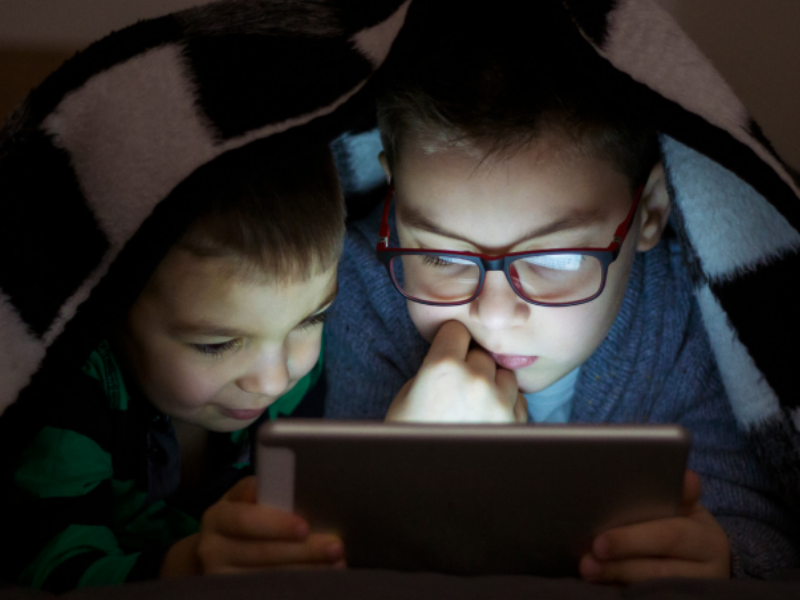 Cuidados preventivos com a saúde ocular de crianças e jovens