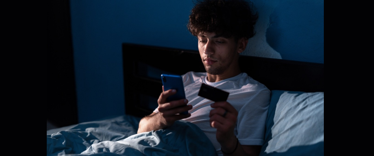 Estudos indicam que apostas online ativam mesmas áreas de prazer e recompensa que drogas.
Leia mais...