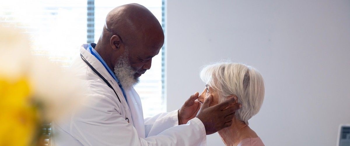 Especialista explica as principais causas da queimadura de córnea e recomenda os cuidados preventivos para evitar esse tipo de lesão ocular.
Leia mais...