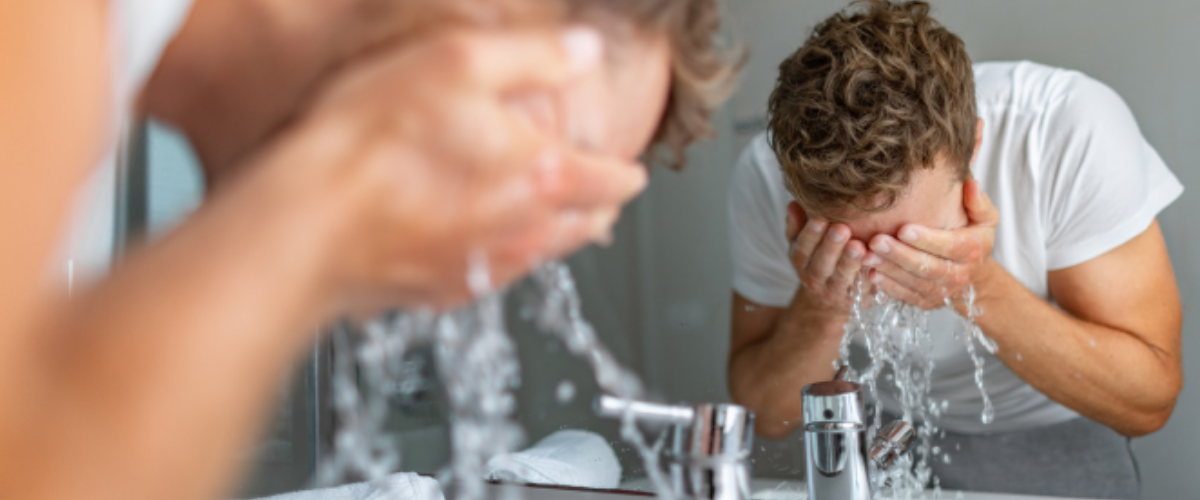 A higienização dos olhos é uma prática essencial para manter a saúde ocular e prevenir desconfortos e complicações. 
Leia mais...